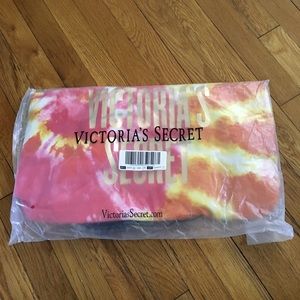 Victoria's Secret Bags - 💕NWT- VS TIE DYE BEACH TOTE 💕LIMITED EDITION💕 Victoria's Secret Bags - 💕NWT- VS TIE DYE BEACH TOTE 💕LIMITED EDITION💕